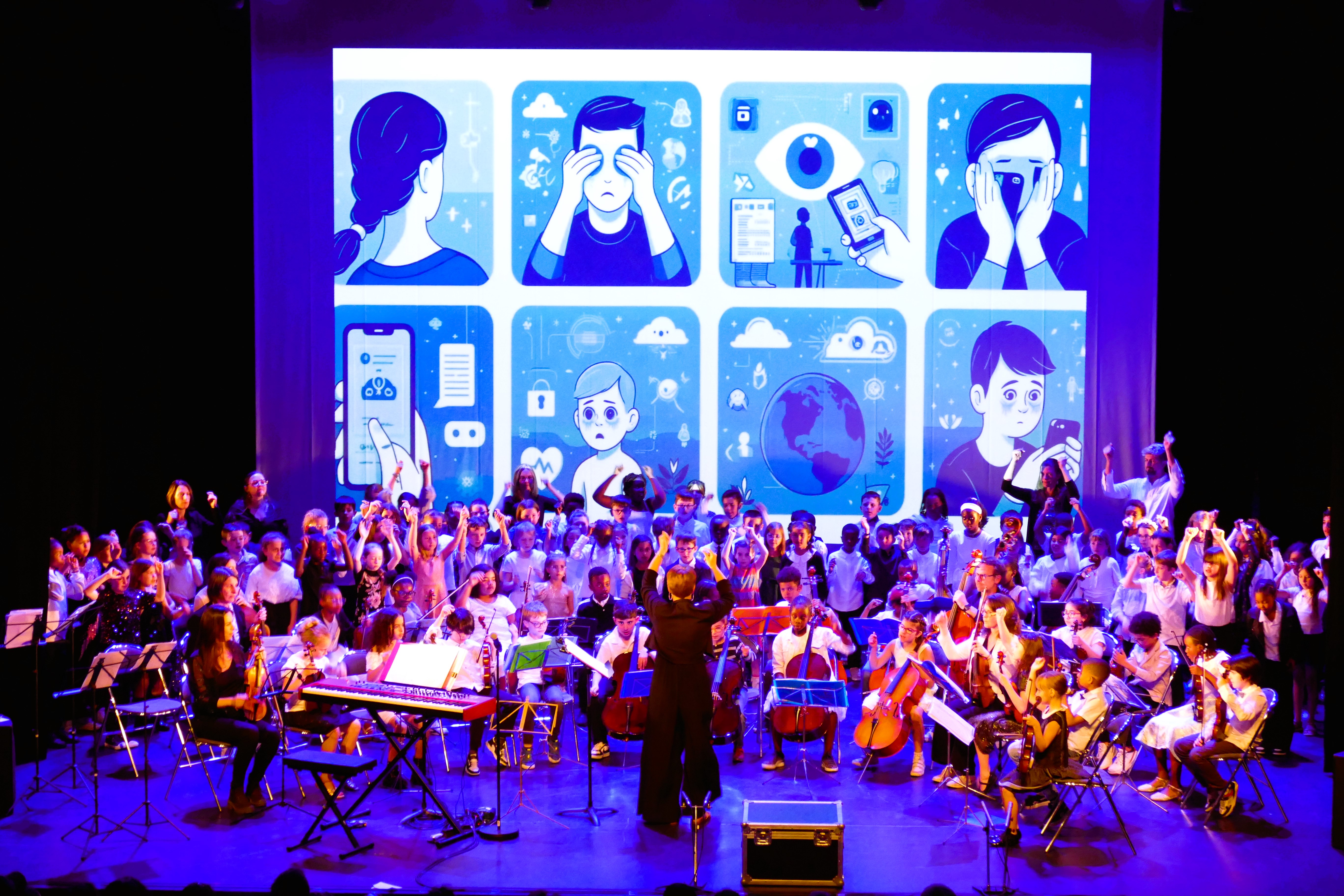 Orchestre d'enfants et adolescents sur scène